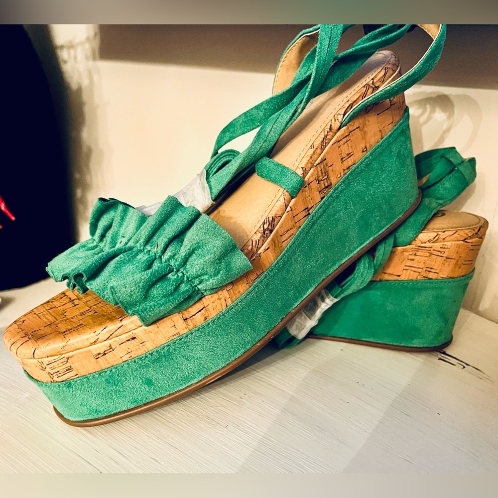 Brand new Cato Green faux Suede Platform Sandals 9